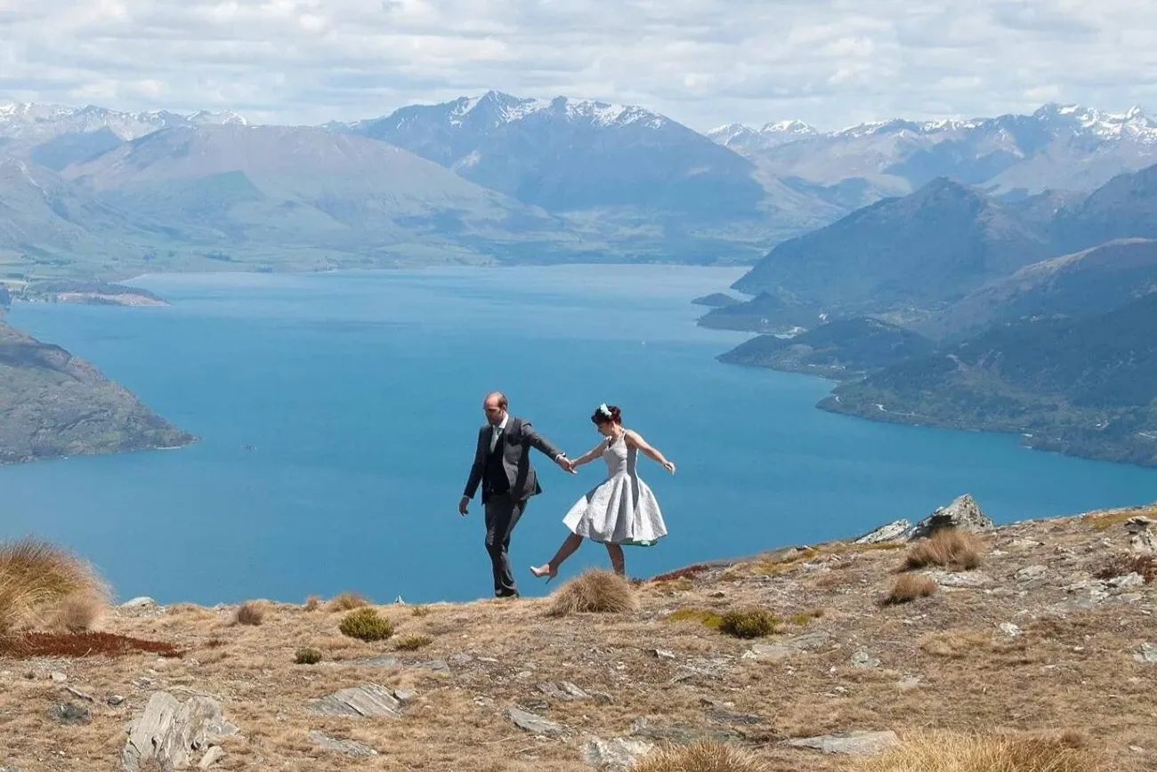 A helicopter elopement on a ridge above Queenstown, New Zealand