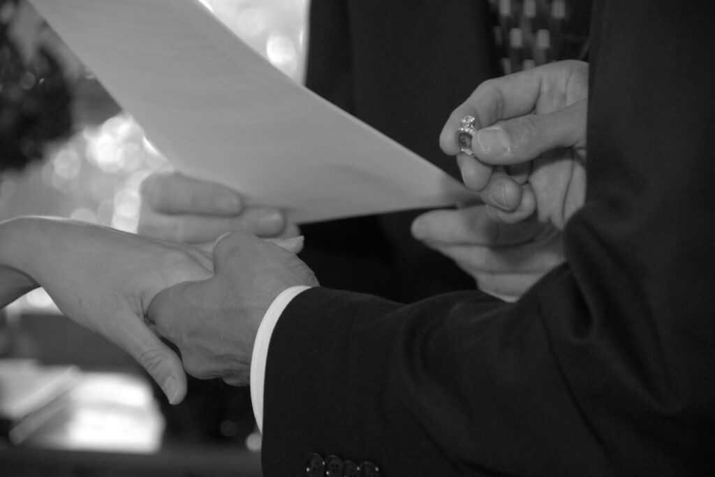 Many couples begin planning what they call a micro wedding, only to realise they’re actually drawn to something quieter and more personal. Here’s how the difference becomes clear when planning an elopement in New Zealand.